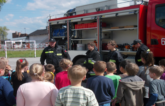 Pokaz strażacki w Społecznej Szkole Podstawowej w Szczekocinach